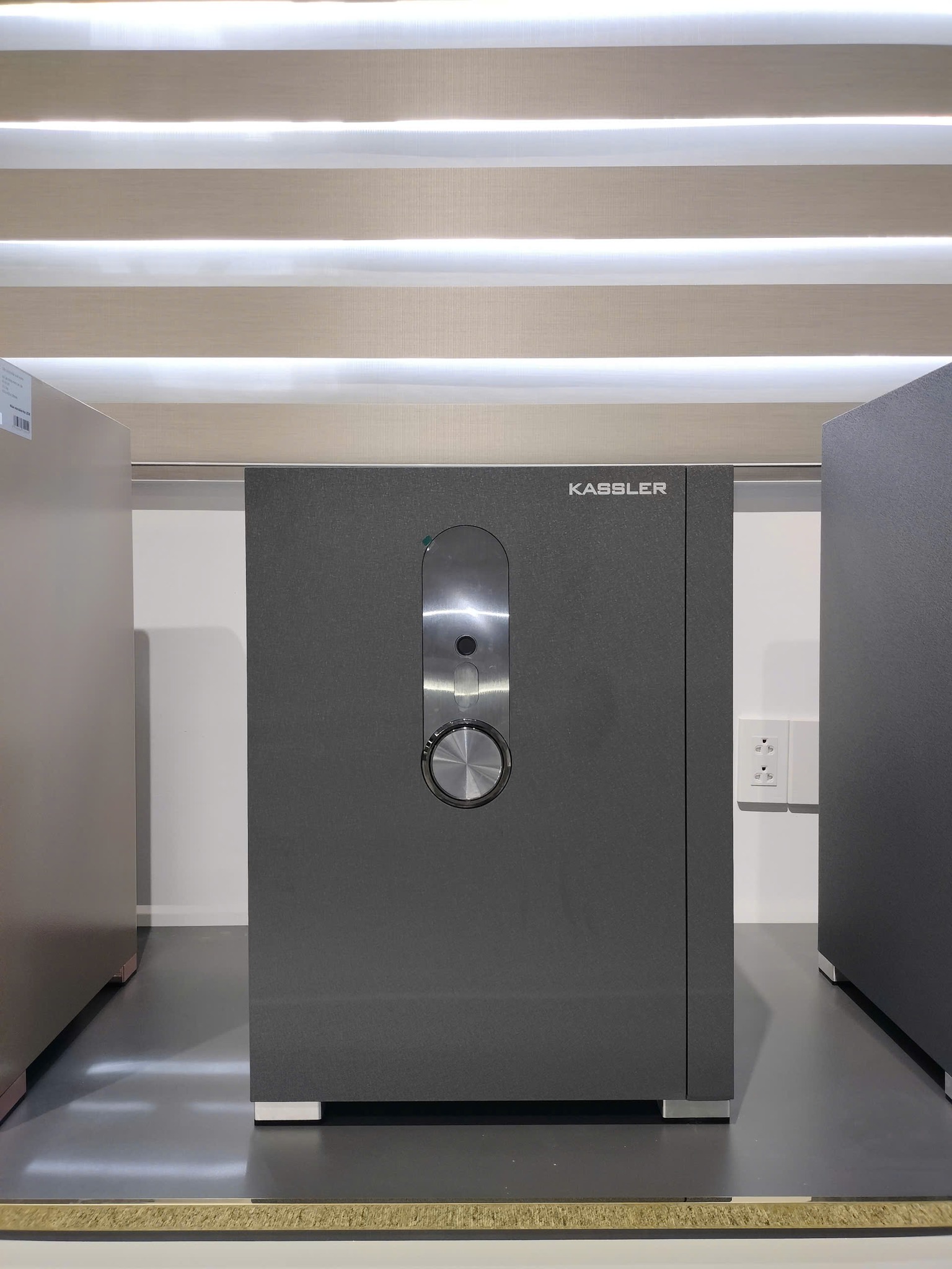 Ảnh thực tế két sắt thông minh KL-55H8 BG