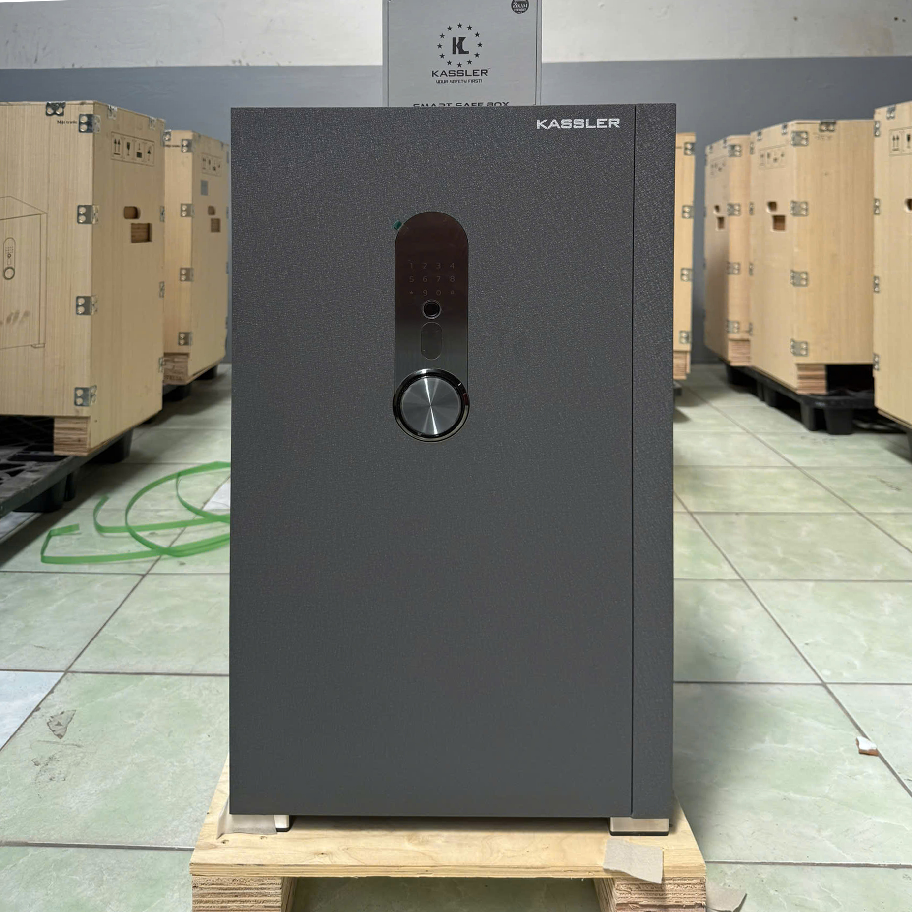 Két sắt thông minh Kassler KL-75H8 BG với kích thước lớn