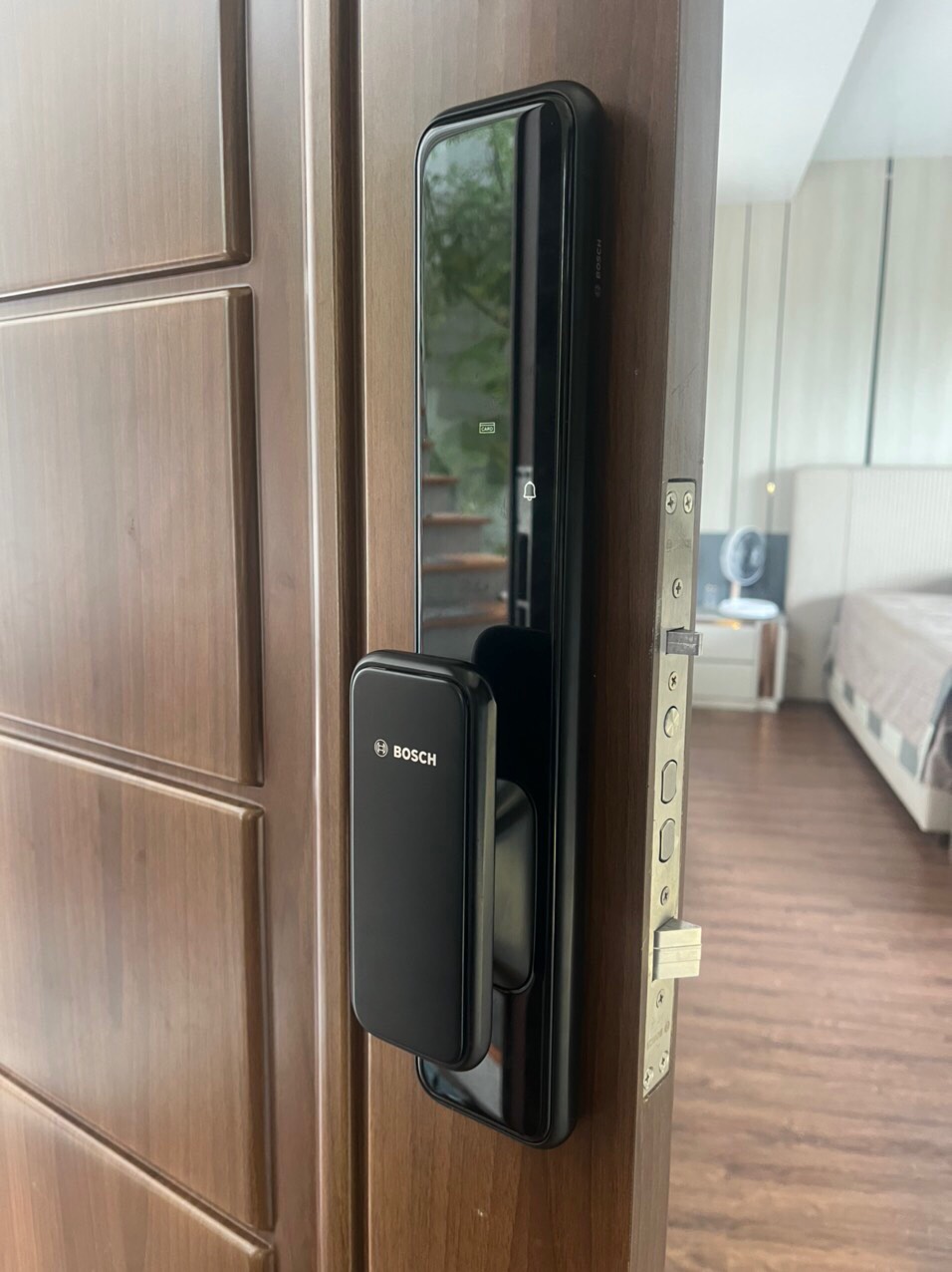 Khóa cửa vân tay Bosch EL600 màu đen
