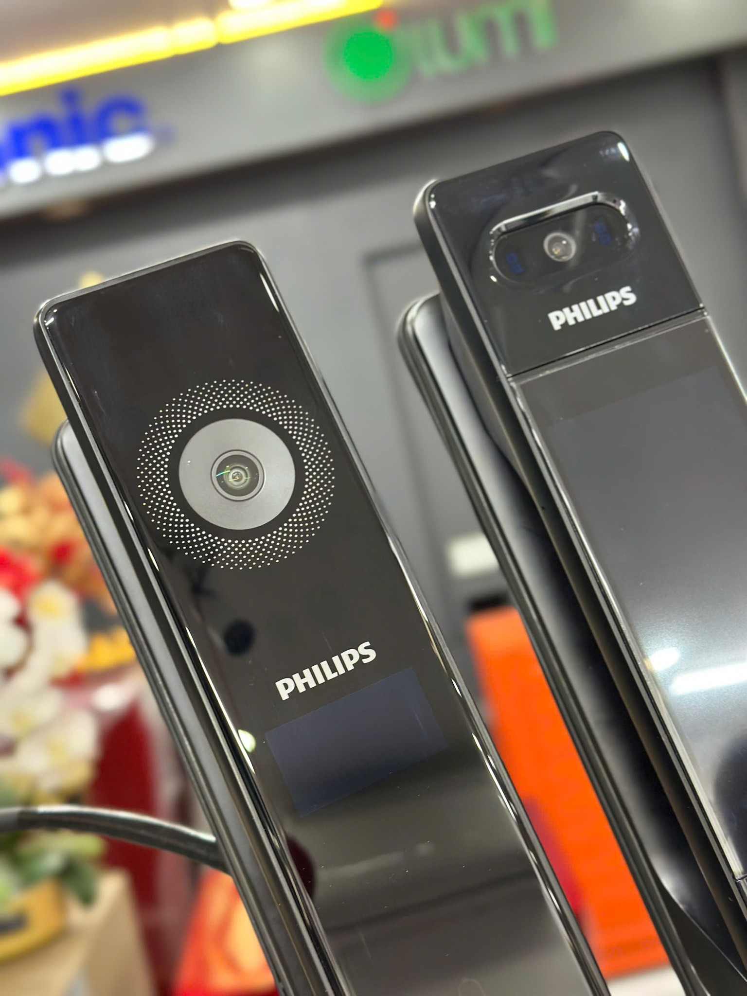 Khóa philips DDL902-MVP-11HWS có 3 camera