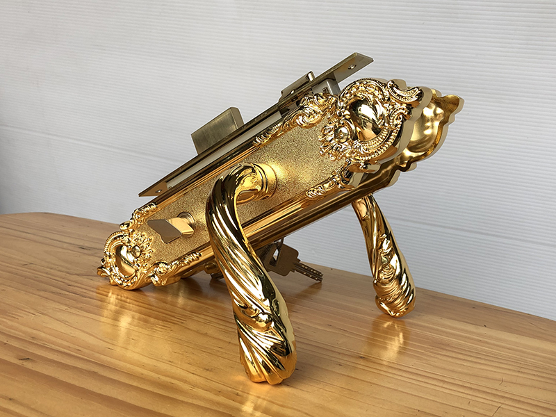 Khóa cửa  Việt Tiệp 04319 làm bằng đồng thau, thiết kế tân cổ điển