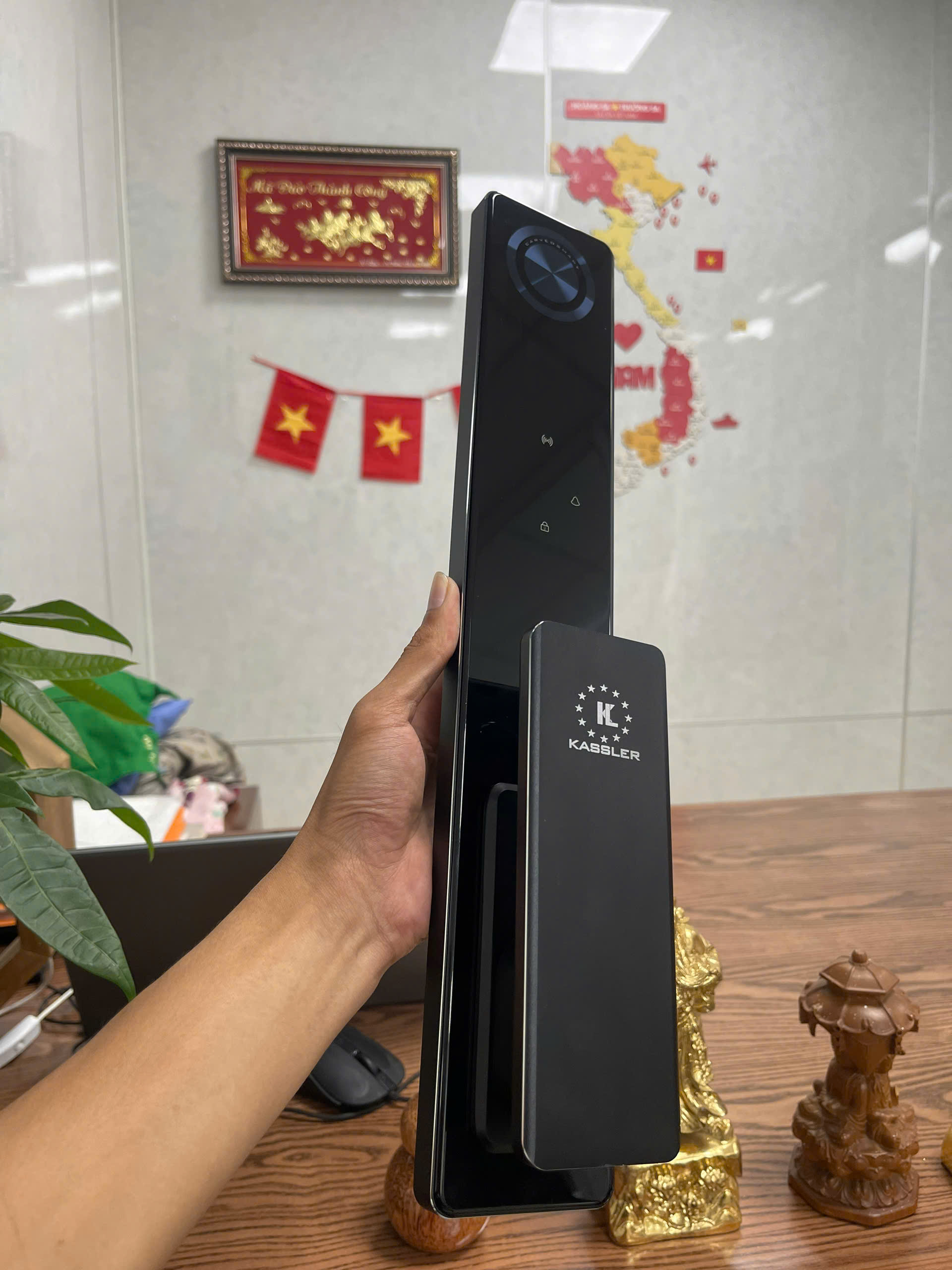 Khóa vân tay Kassler KL-809 CNC thực tế