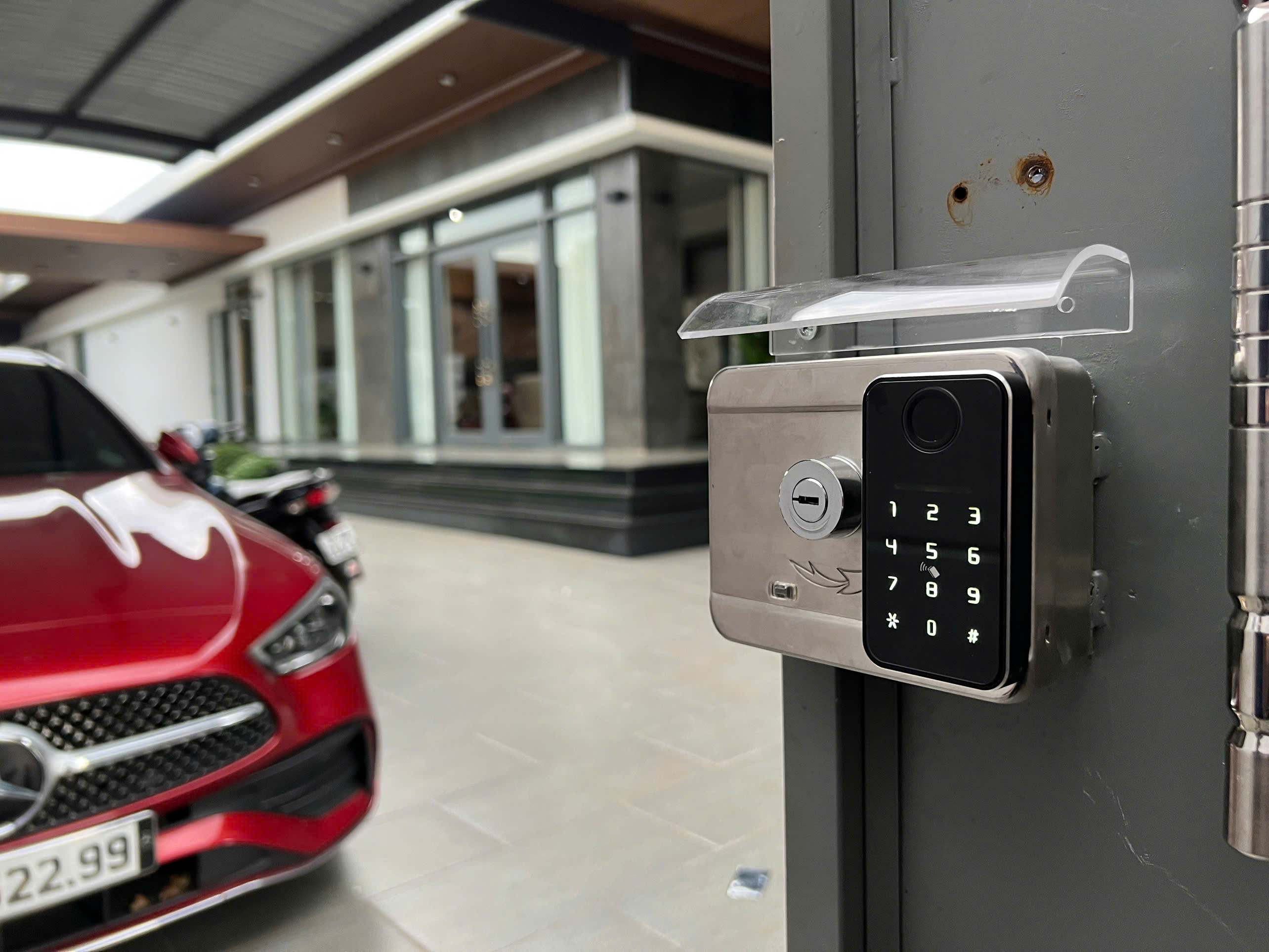 Khóa vân tay cửa cổng KAIMI CS103 có 5 tính năng mở khóa, mặt sau có vân tay tiện lợi và an toàn