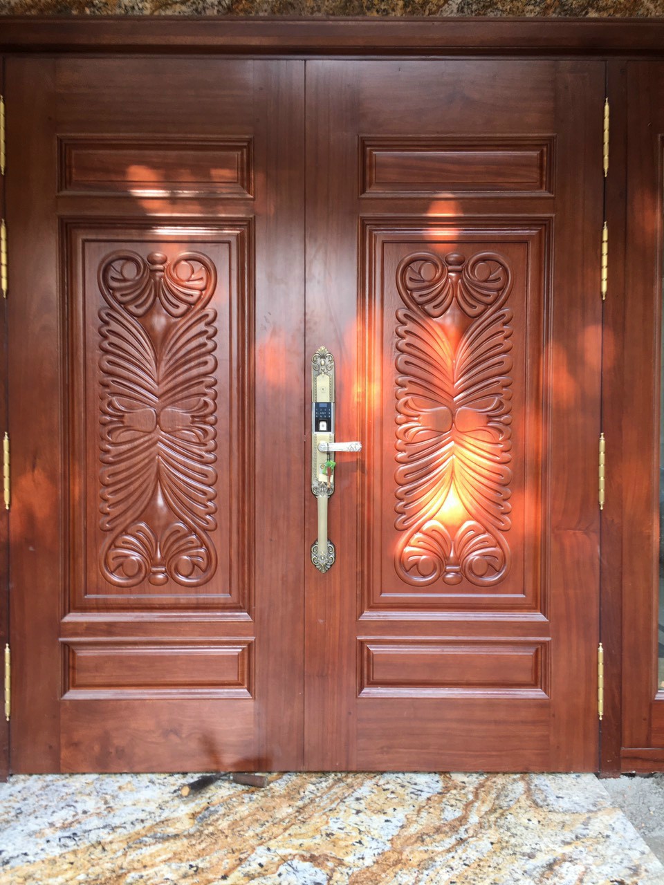 Khóa vân tay đại sảnh Kassler KL-979 GR lắp tại công trinh biệt thự ở Kiên Giang