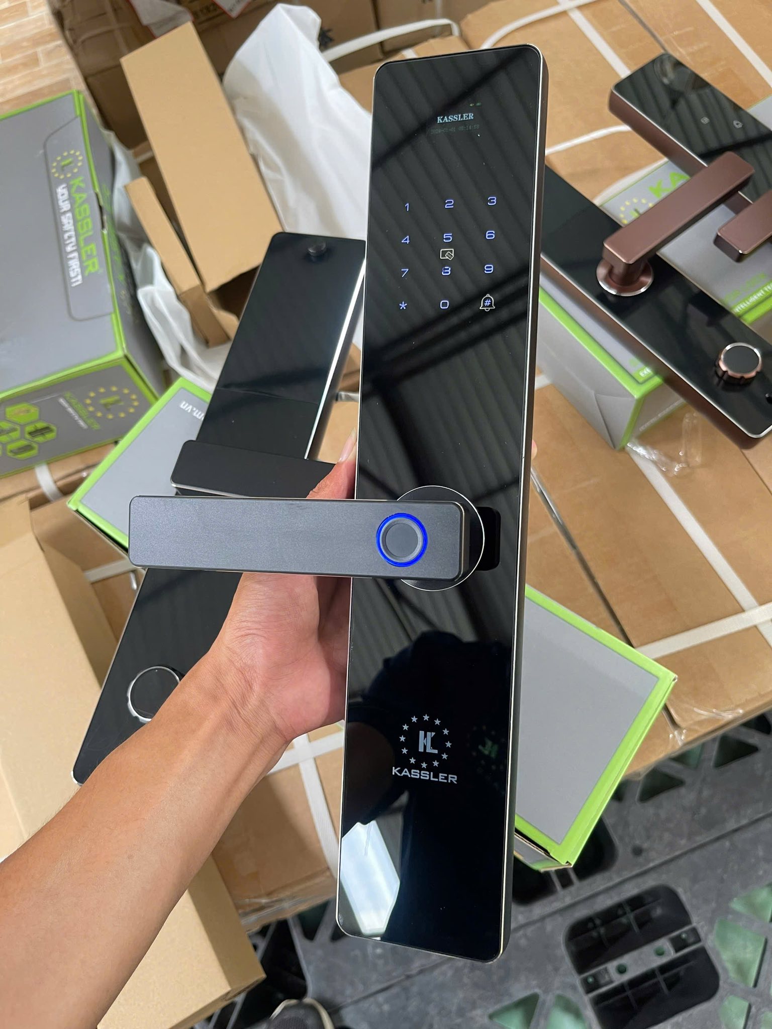 Khóa vân tay Kassler KL-608 CNC màu đen sang trọng, tích hợp app wifi