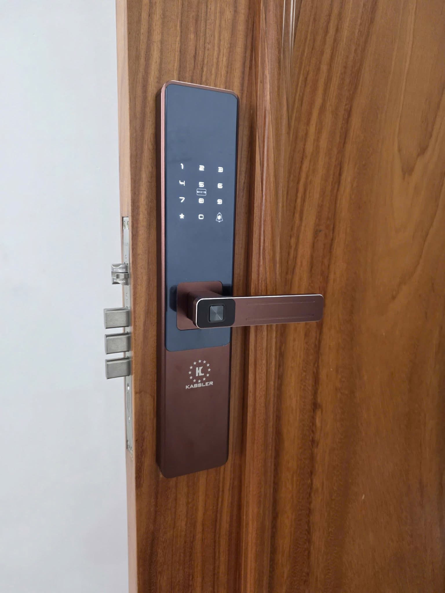 Khóa vân tay Kassler KL 567 CNC chất liệu nhôm hàng không sang trọng, bền bỉ