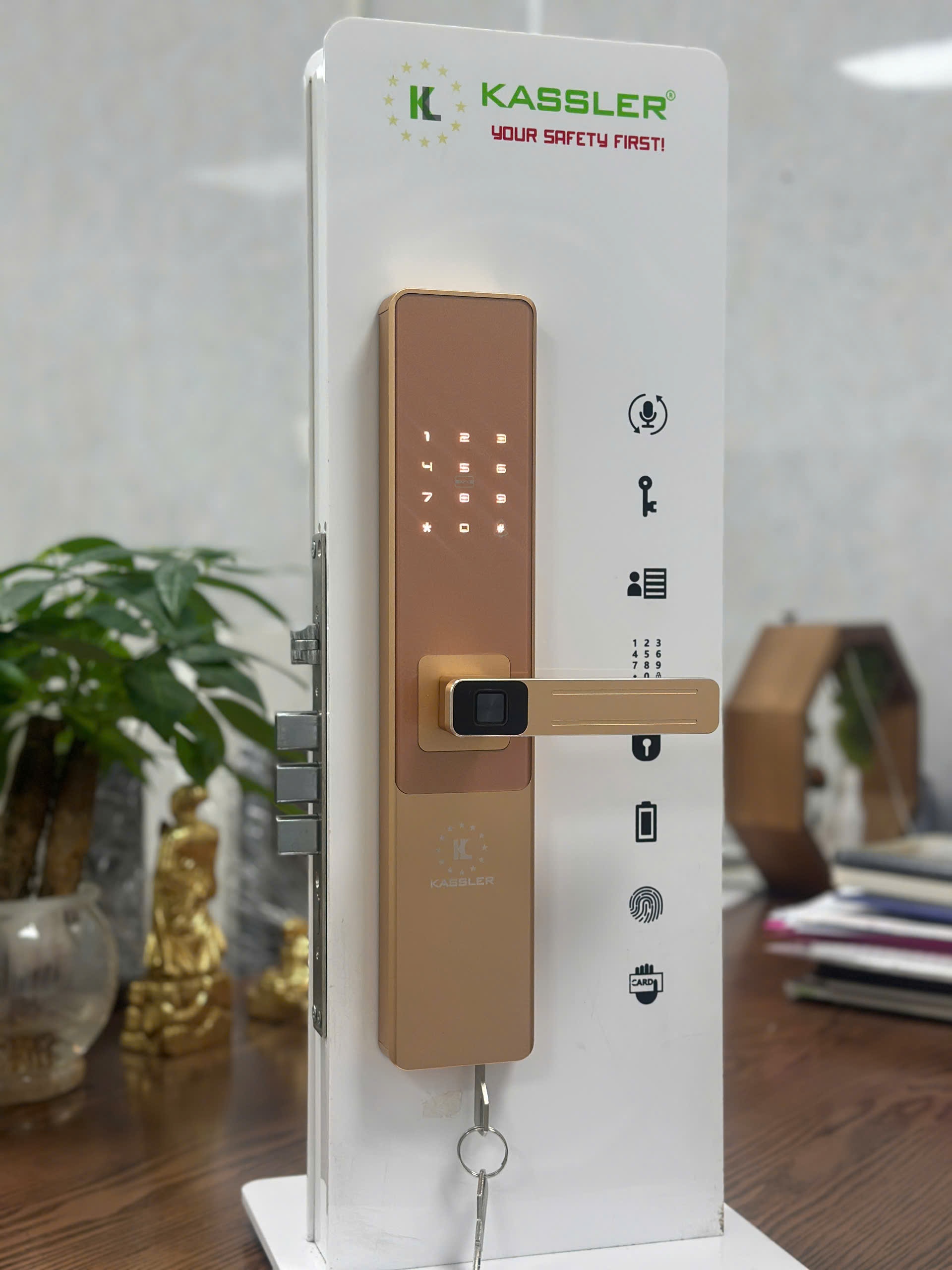 Khóa vân tay Kassler KL 567 CNC Pro màu vàng gold sang trọng, đẳng cấp