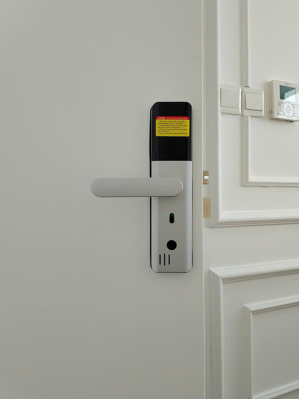 khóa vân tay kawa k208 mặt sau, màu bạc