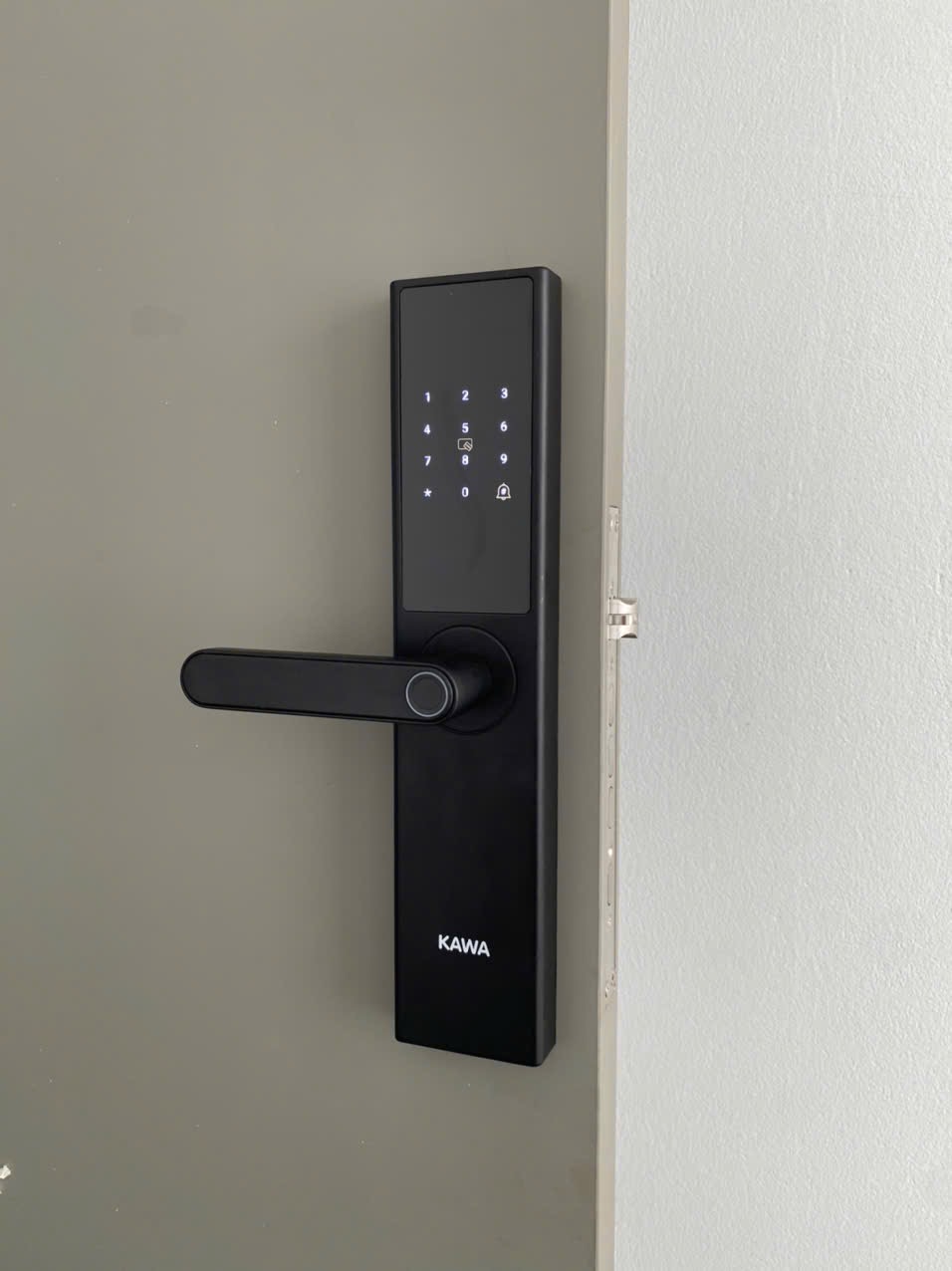Khóa vân tay lắp Kawa K308 thiết kế đơn giản, sang trọng