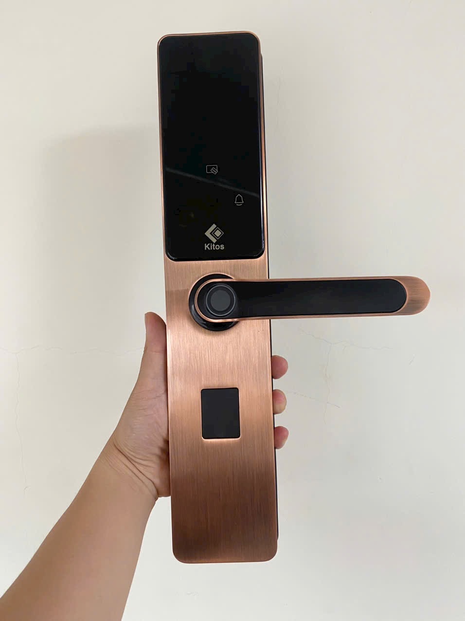 Khóa vân tay Kitos KT-E3 Pro chuyên lắp cửa gỗ ra vào, cửa phòng ngủ