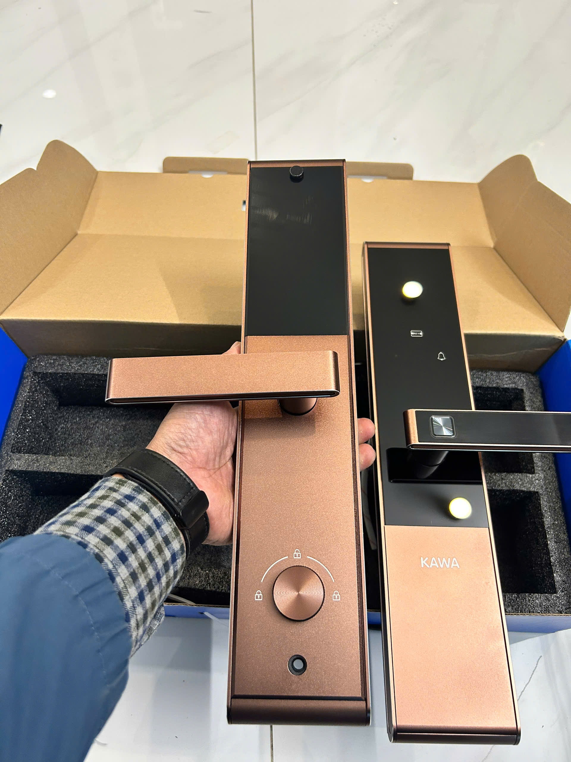 Khóa vân tay Kawa K609 CNC mặt sau, màu đồng