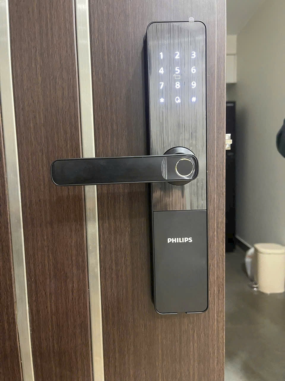 Khóa vân tay Philips DDL609-5HS lắp tại công trình