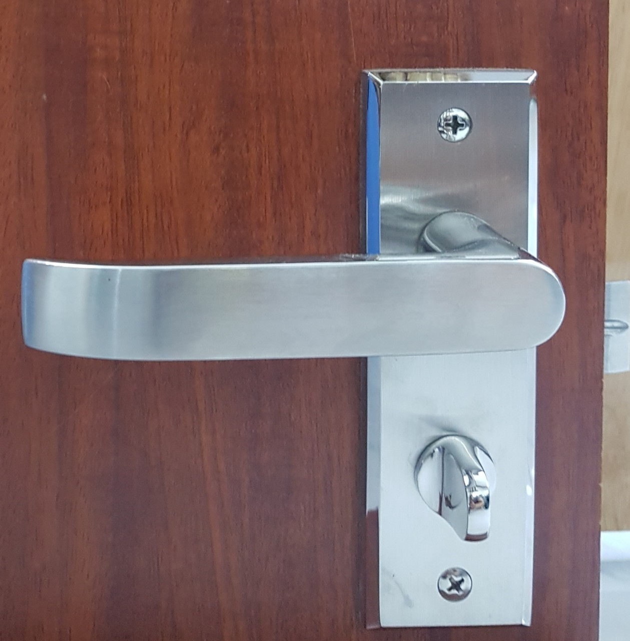 Khóa cửa vệ - 5704