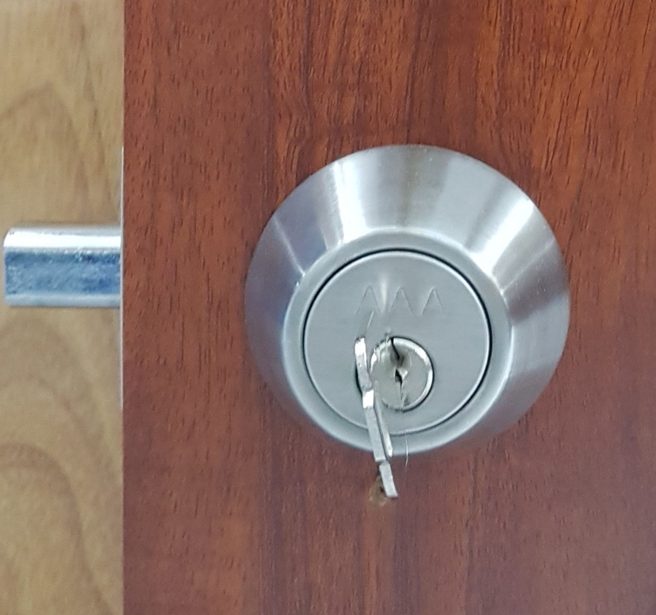 Khóa cửa - AAA