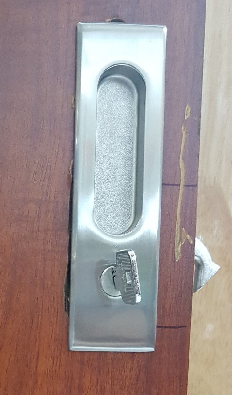 Khóa cửa lùa tay âm