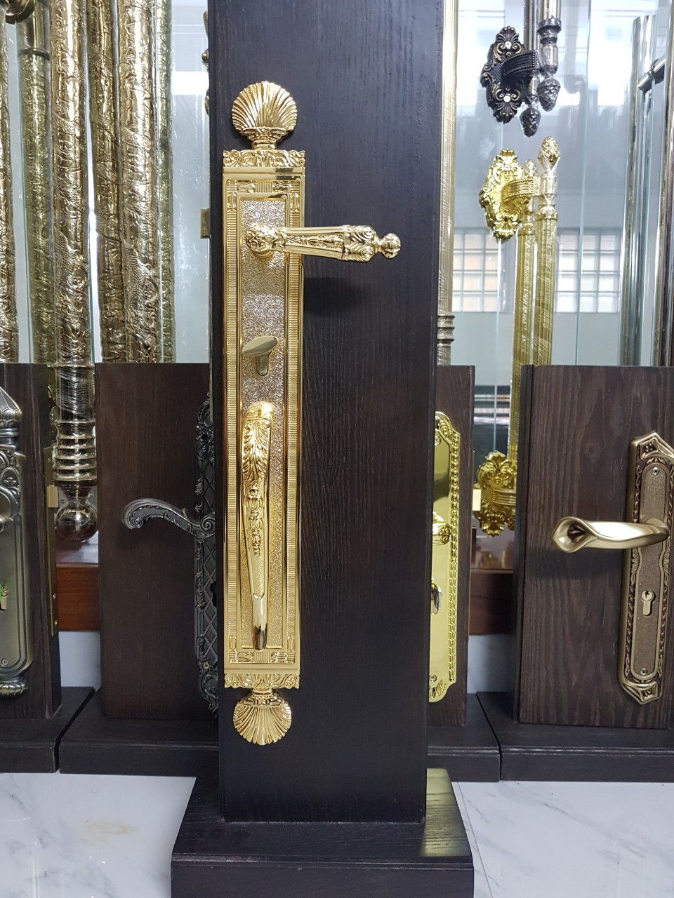 Khóa đại sảnh - 8512
