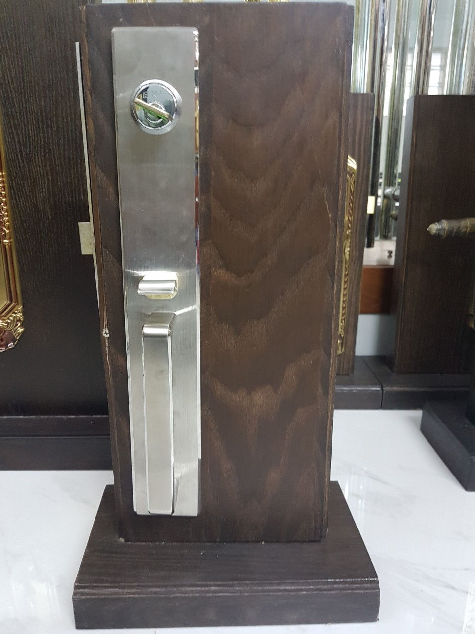 Khóa đại sảnh - EKF