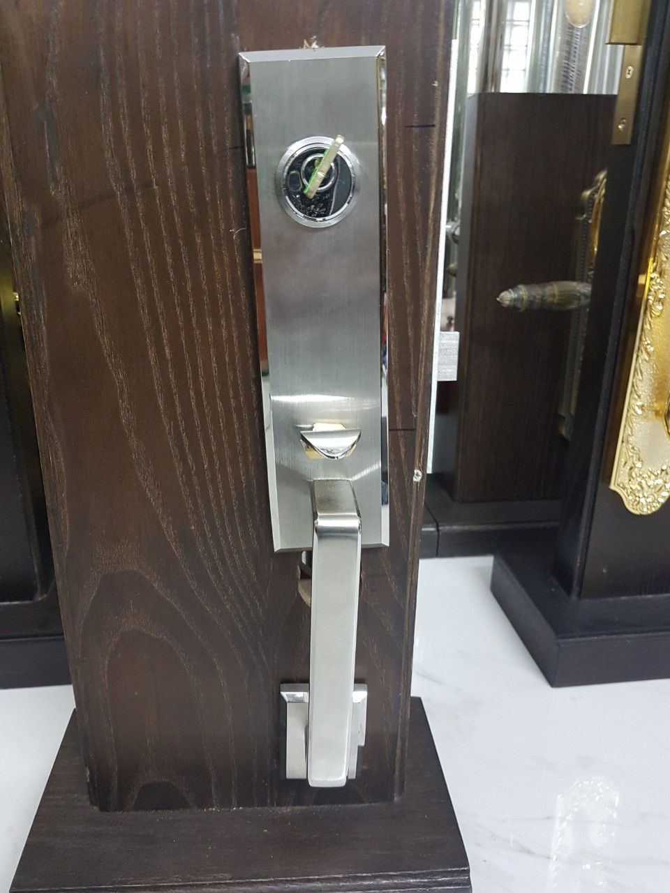 Khóa đại sảnh - EKF1