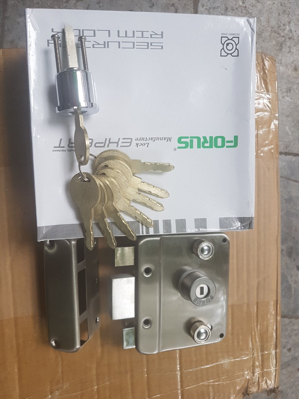 Khóa ốp cửa cổng