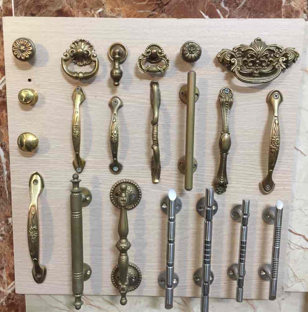 Núm - tay tủ đồng