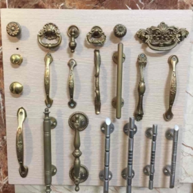 Núm - tay tủ đồng