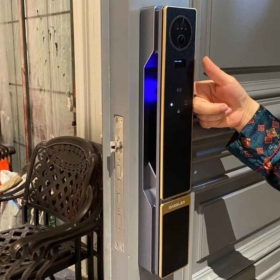 Khóa mở bằng khuôn mặt Kassler KL-899 Plus CNC App Wifi